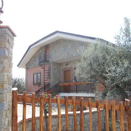 Гостевой дом Casale Il Gheppio Laureana Cilento Экстерьер фото